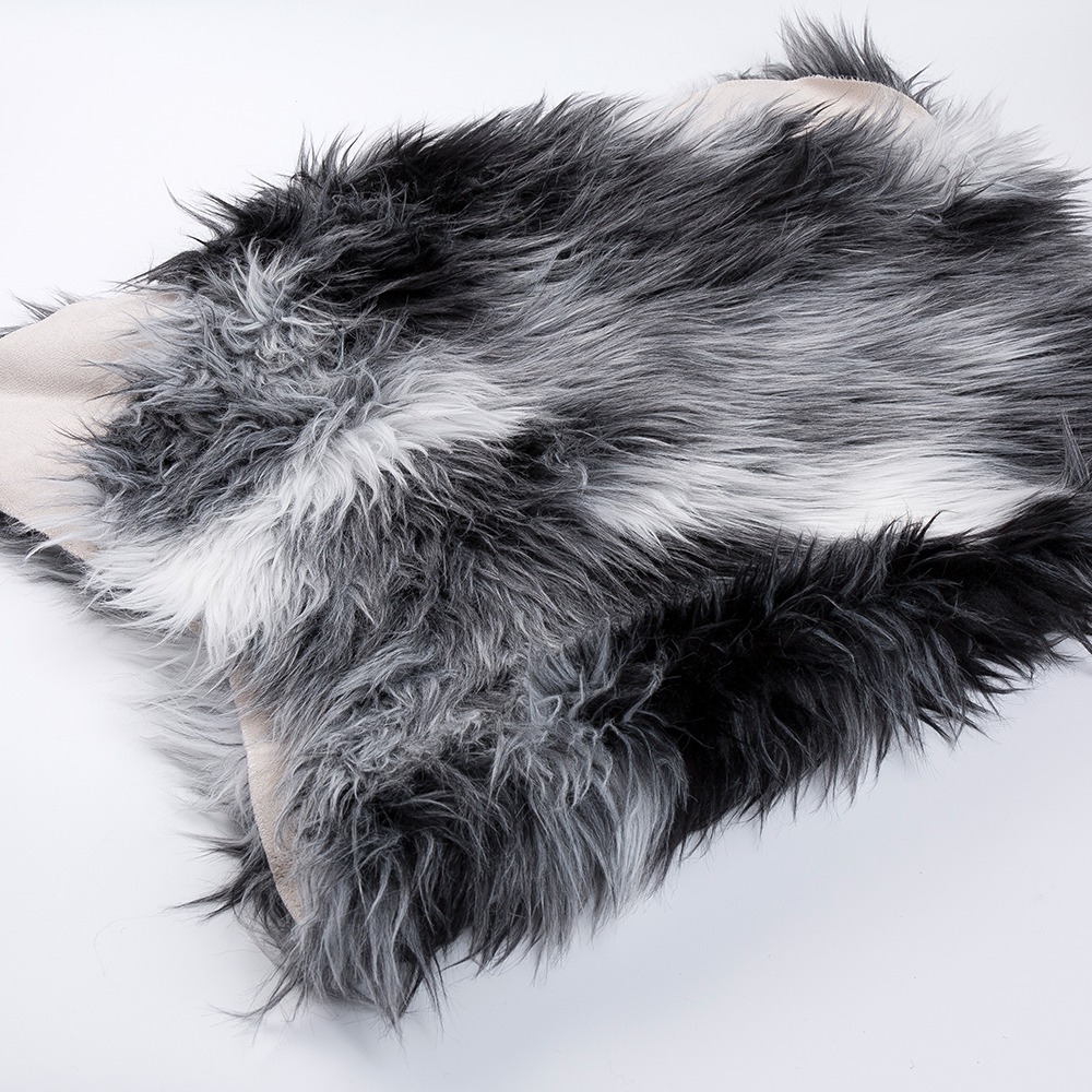 Why is Fake Rabbit Fur Carpet an ideal choice for all seasons?